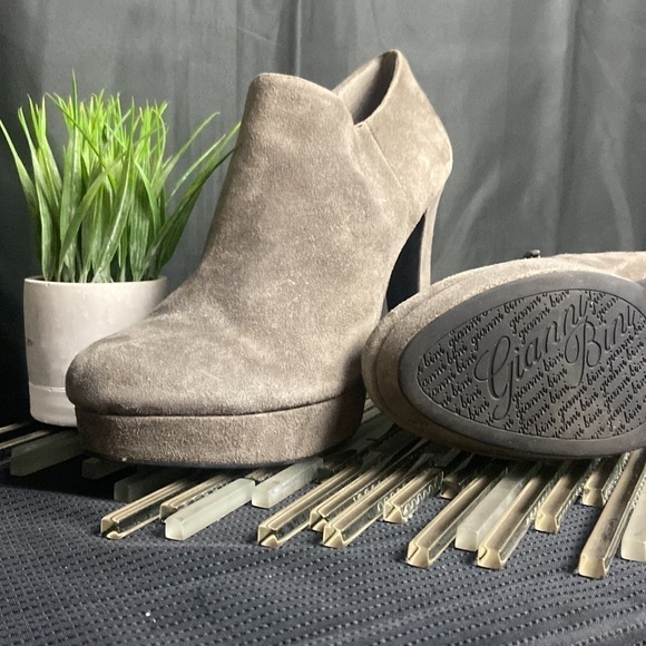 Host Pick 🎉Gianni Bini Suede Leather Booties 💕 - Picture 3 of 10